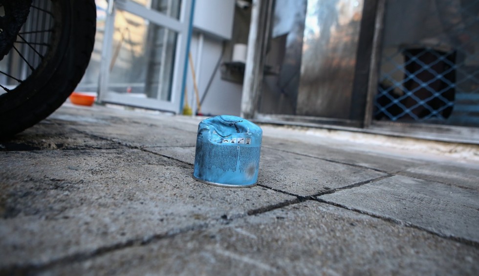 A generic square placeholder image with rounded corners in a figure.
