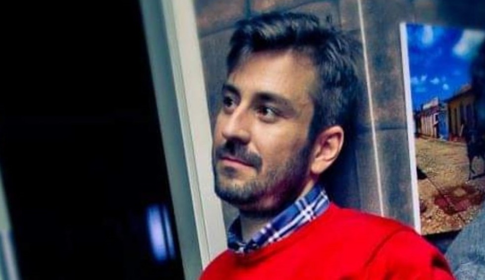 A generic square placeholder image with rounded corners in a figure.