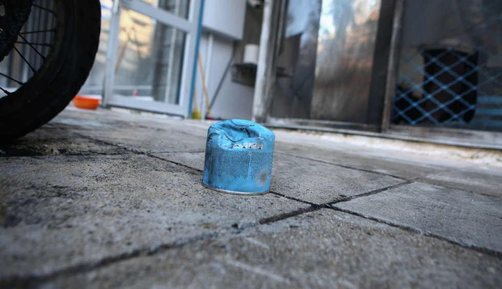 A generic square placeholder image with rounded corners in a figure.