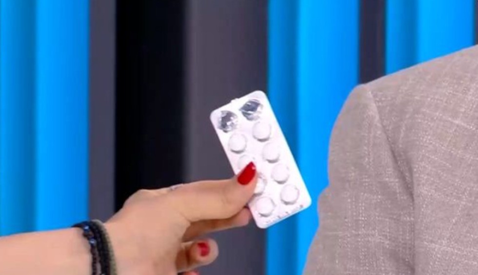 A generic square placeholder image with rounded corners in a figure.