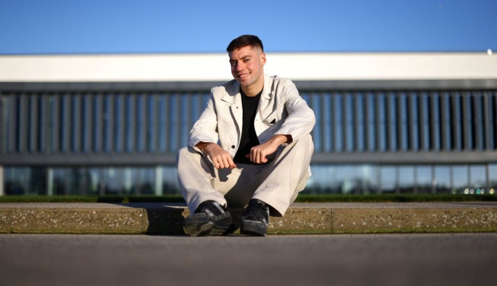 A generic square placeholder image with rounded corners in a figure.
