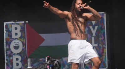 «Θάνατος στο IDF»: Το σύνθημα του Bobby Vylan στο Glastonbury που προκάλεσε αντιδράσεις