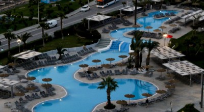 ΧΑΜΟΣ σε ξενοδοχείο στην Κρήτη: Κατήγγειλαν τουρίστρια ότι αφόδευσε στην πισίνα!