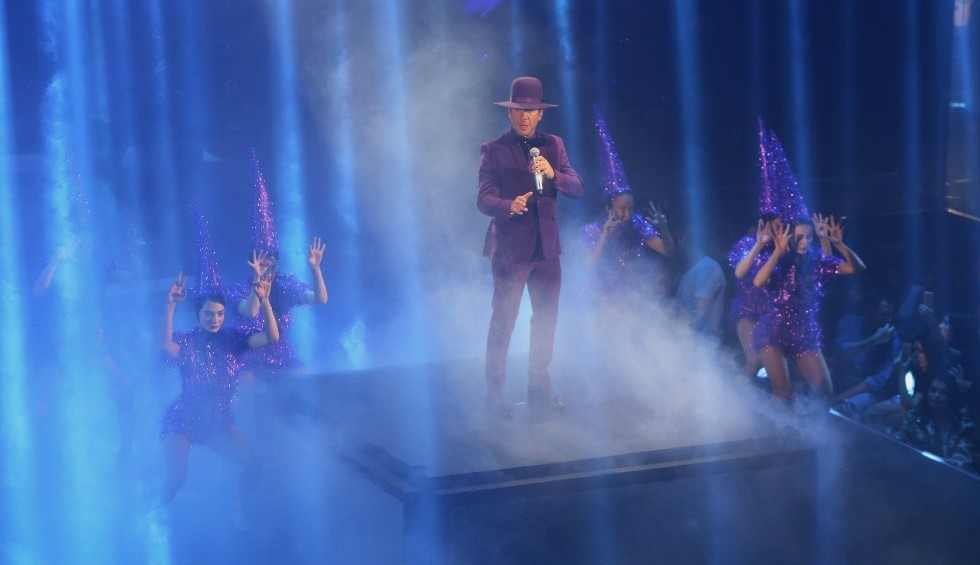 Αποθέωση Μαζωνάκη στην πρεμιέρα του-«Είμαι ο Γιώργος, ο αληθινός»