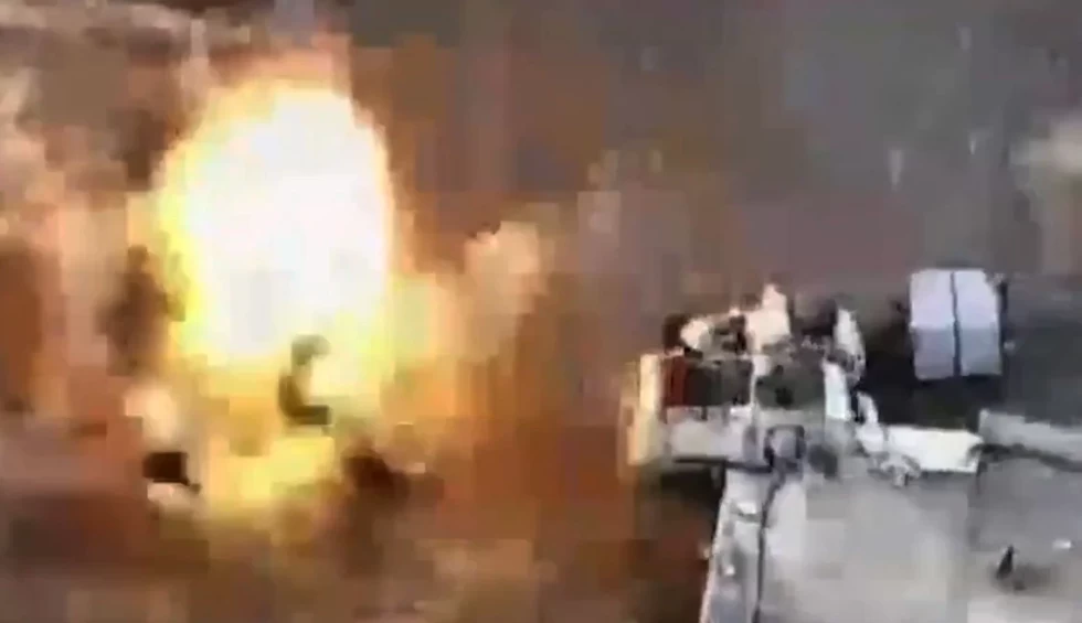 Η στιγμή που διοικητής της Χαμάς σκοτώνεται στη Γάζα από ισραηλινό χτύπημα