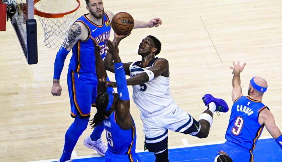 ΝΒΑ: Ο Έντουαρντς «φρέναρε» τους Θάντερ