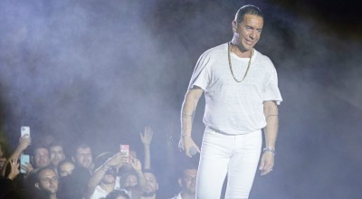 Ατύχημα για Μαζωνάκη: Πανέρι με λουλούδια τον «βρήκε» σε ευαίσθητο σημείο