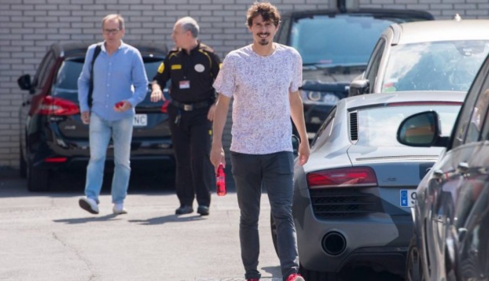 A generic square placeholder image with rounded corners in a figure.