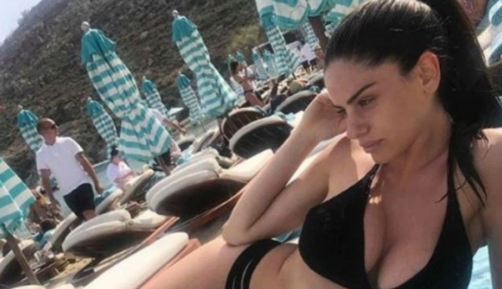 A generic square placeholder image with rounded corners in a figure.