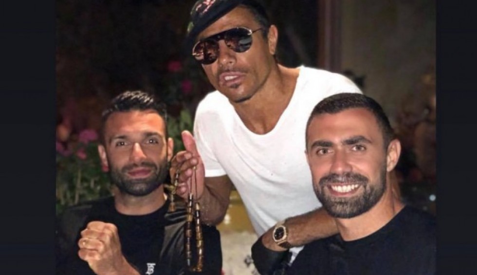 A generic square placeholder image with rounded corners in a figure.