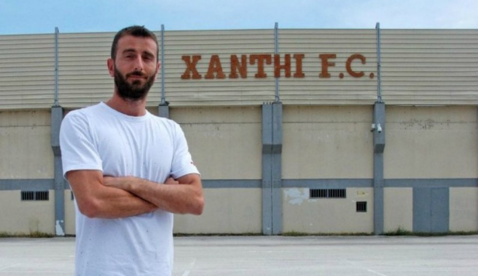 A generic square placeholder image with rounded corners in a figure.