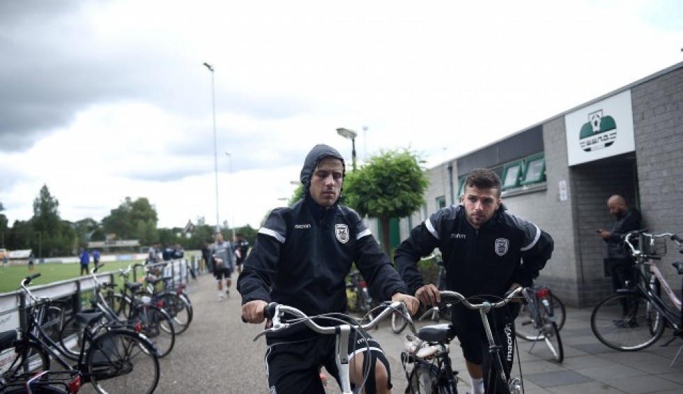 A generic square placeholder image with rounded corners in a figure.