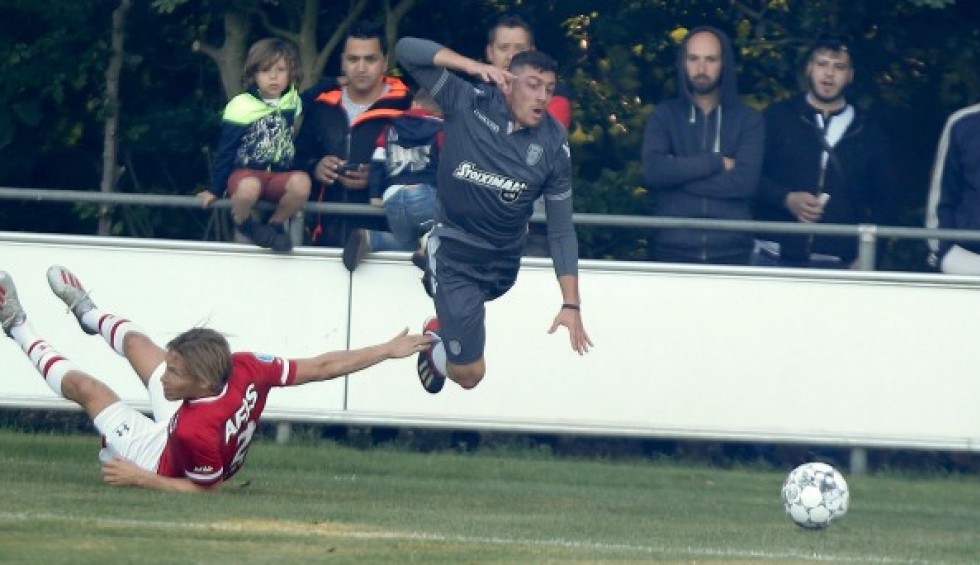 A generic square placeholder image with rounded corners in a figure.