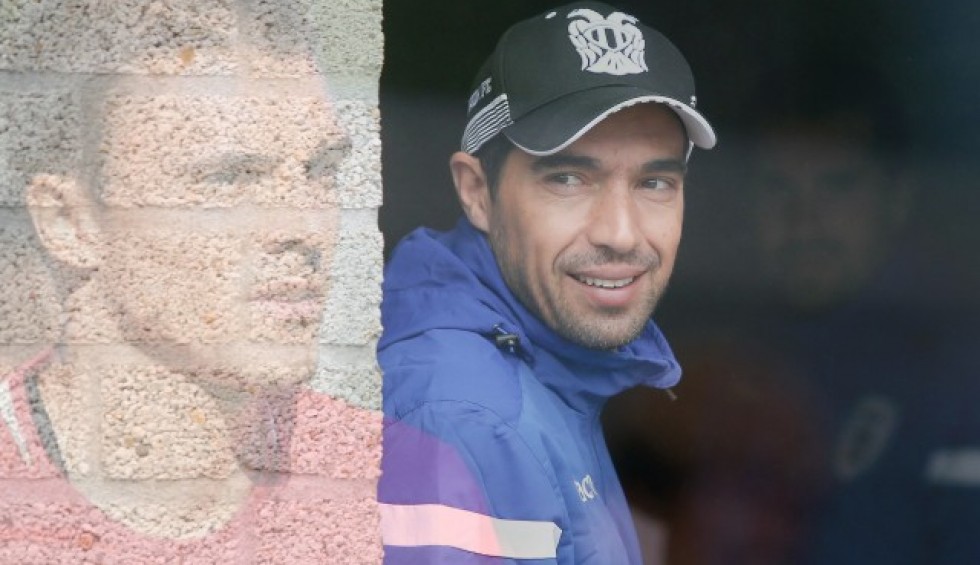 A generic square placeholder image with rounded corners in a figure.