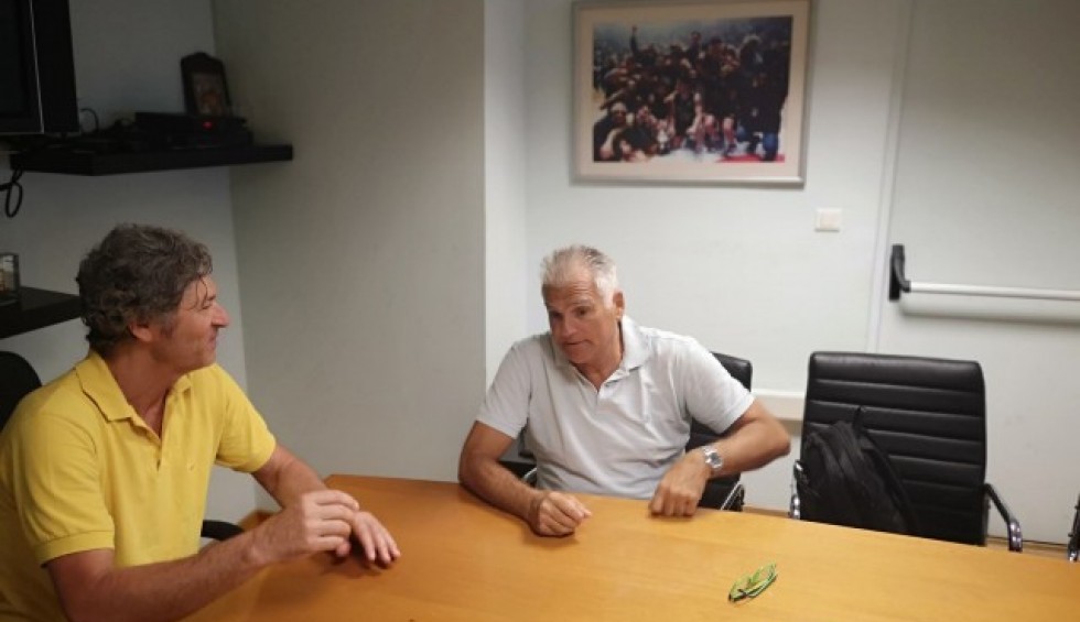 A generic square placeholder image with rounded corners in a figure.