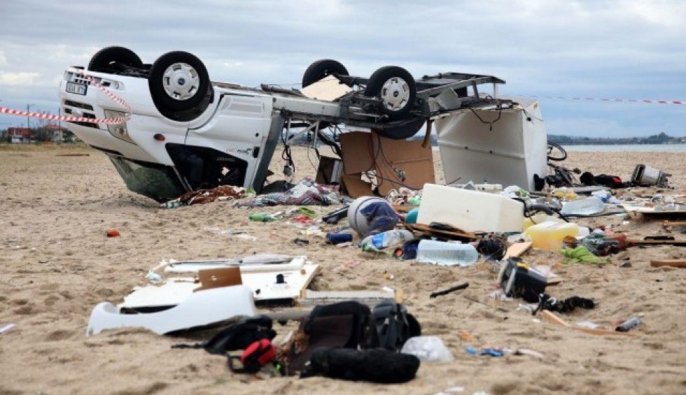 A generic square placeholder image with rounded corners in a figure.