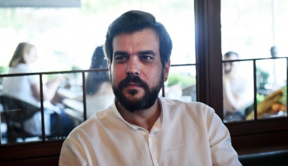 A generic square placeholder image with rounded corners in a figure.