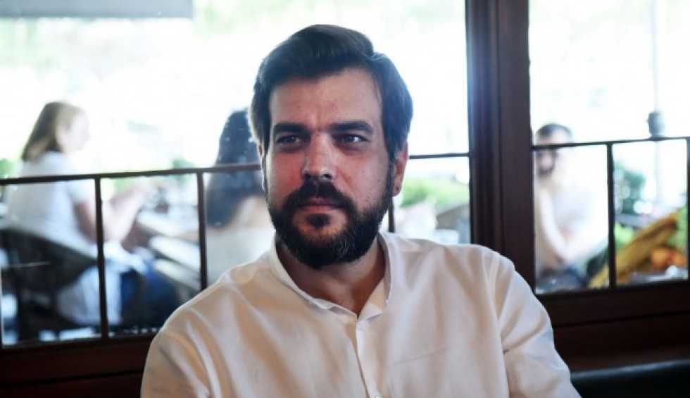 A generic square placeholder image with rounded corners in a figure.