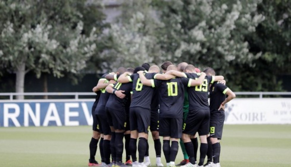 A generic square placeholder image with rounded corners in a figure.