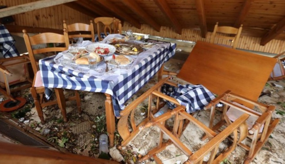 A generic square placeholder image with rounded corners in a figure.