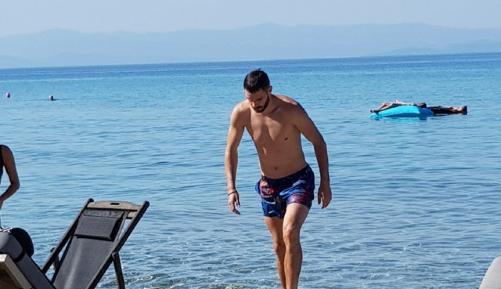 A generic square placeholder image with rounded corners in a figure.