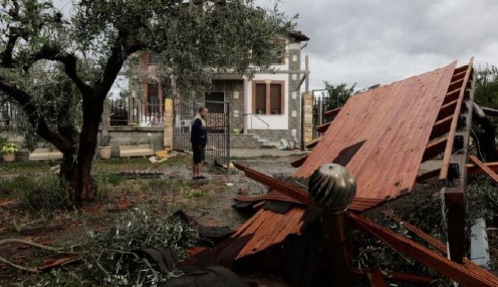 A generic square placeholder image with rounded corners in a figure.