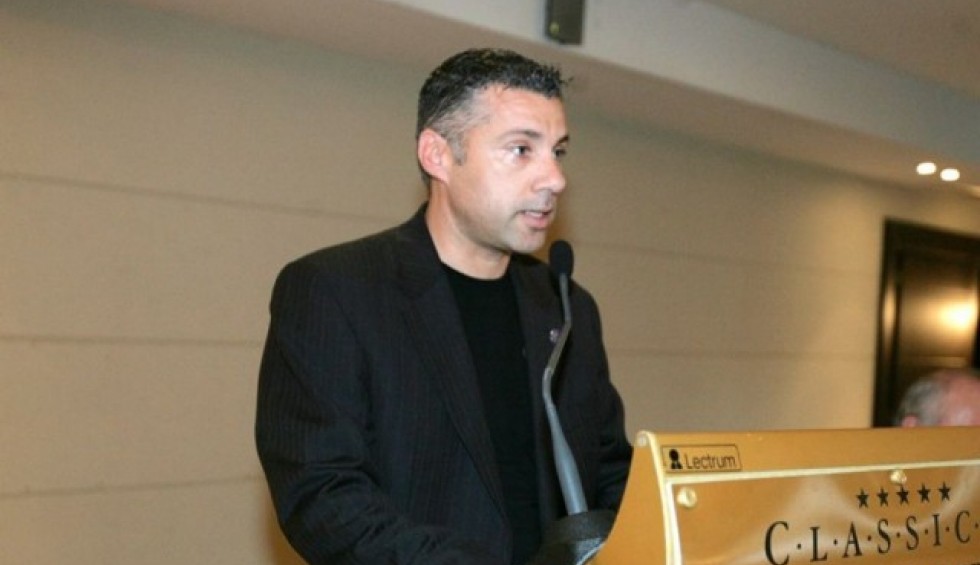 A generic square placeholder image with rounded corners in a figure.