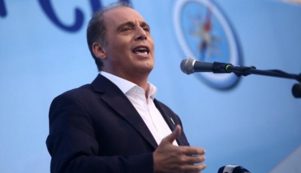 A generic square placeholder image with rounded corners in a figure.