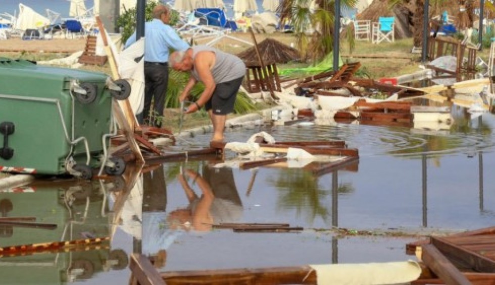 A generic square placeholder image with rounded corners in a figure.