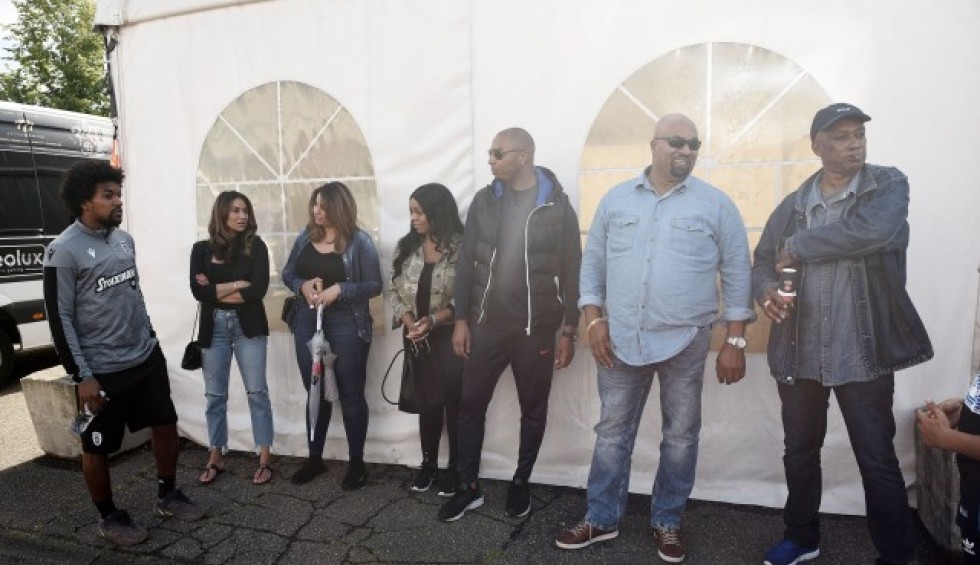 A generic square placeholder image with rounded corners in a figure.