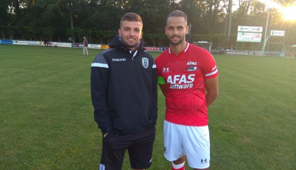 A generic square placeholder image with rounded corners in a figure.