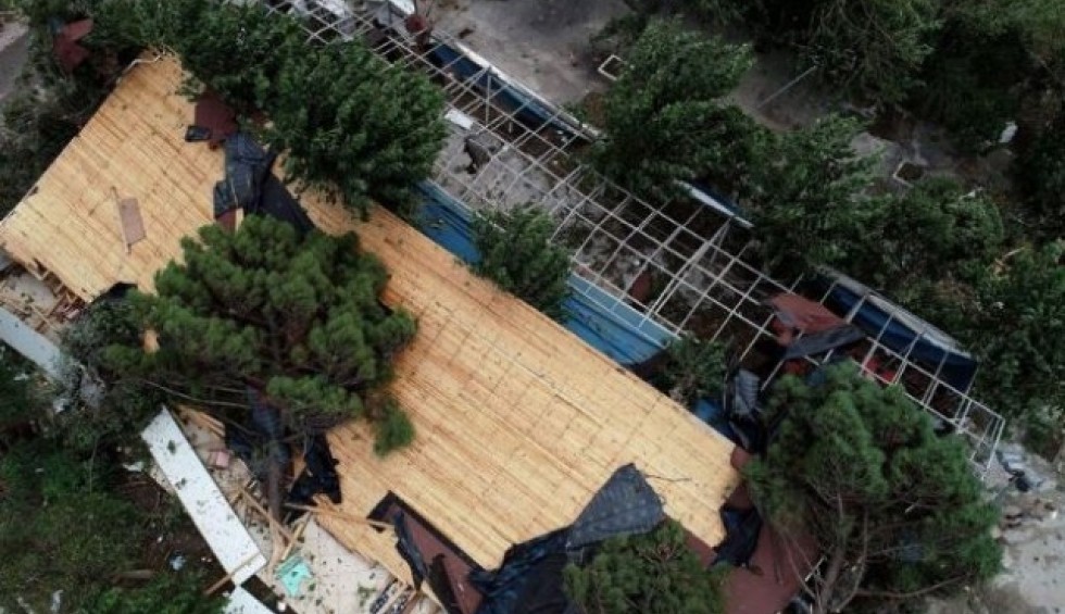 A generic square placeholder image with rounded corners in a figure.