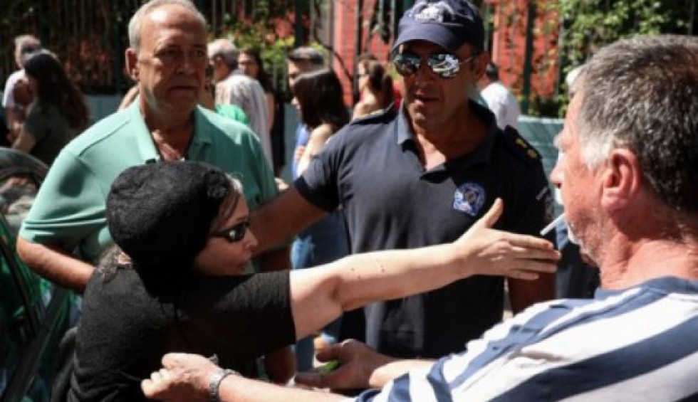 A generic square placeholder image with rounded corners in a figure.