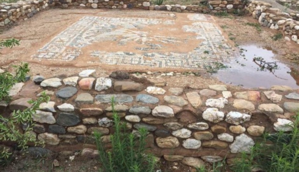 A generic square placeholder image with rounded corners in a figure.