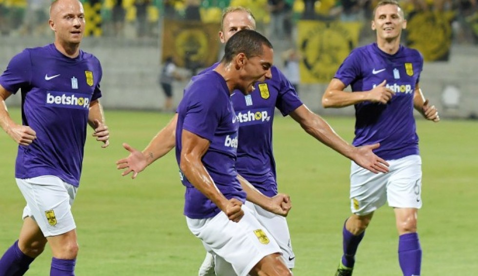 A generic square placeholder image with rounded corners in a figure.