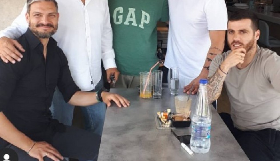 A generic square placeholder image with rounded corners in a figure.