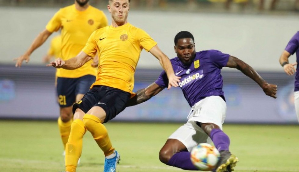 A generic square placeholder image with rounded corners in a figure.