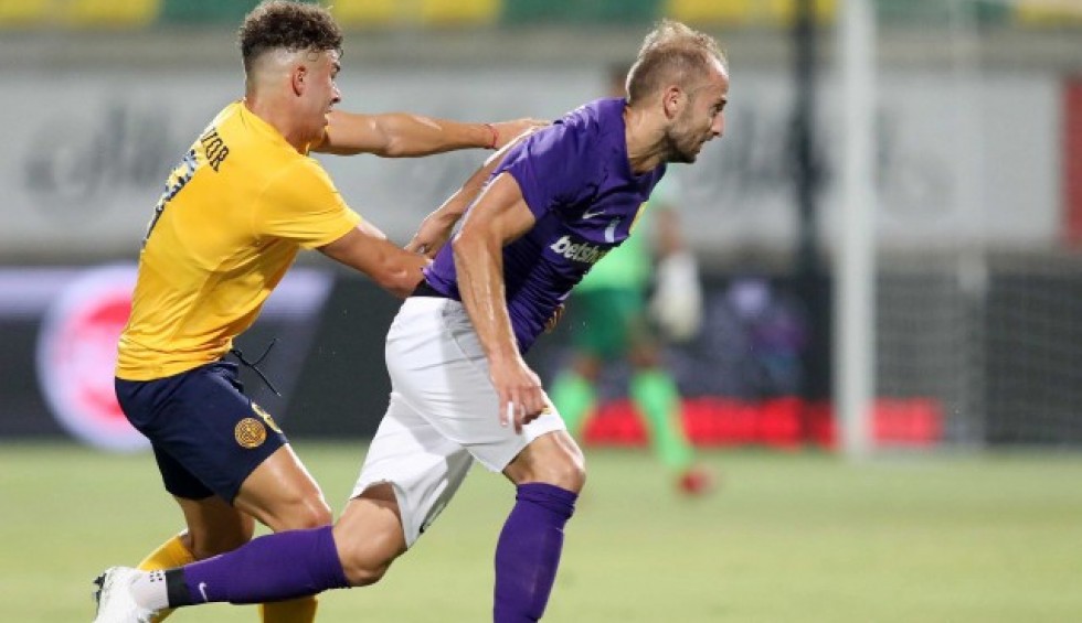 A generic square placeholder image with rounded corners in a figure.