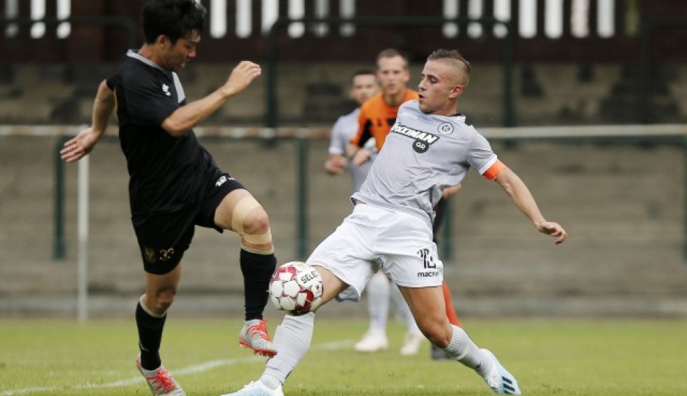 A generic square placeholder image with rounded corners in a figure.