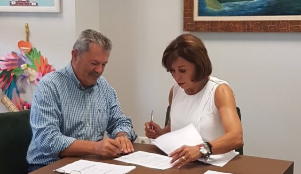 A generic square placeholder image with rounded corners in a figure.