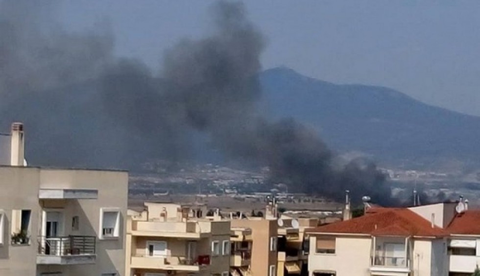 A generic square placeholder image with rounded corners in a figure.