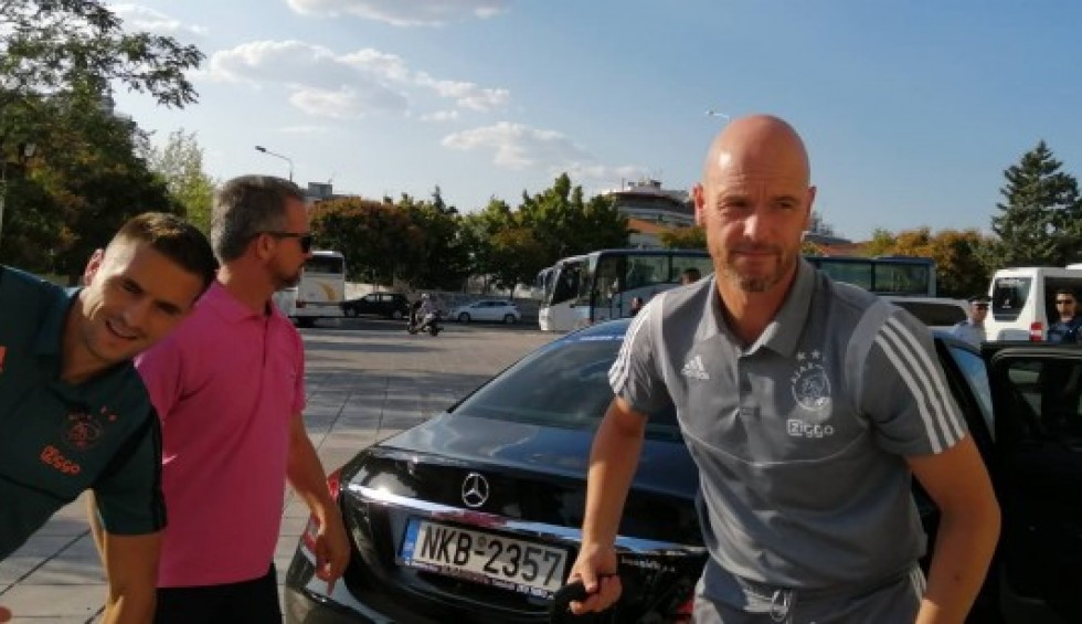 A generic square placeholder image with rounded corners in a figure.