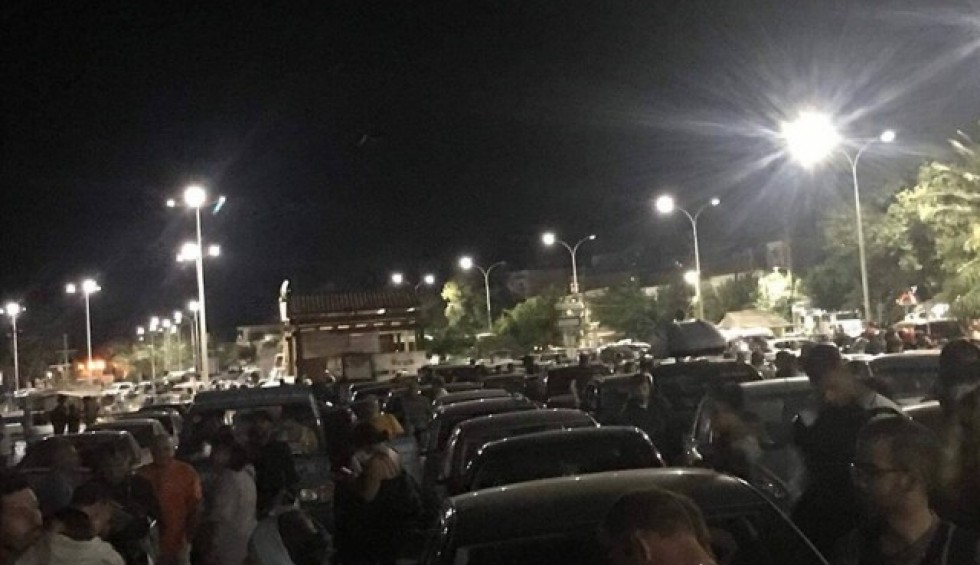 A generic square placeholder image with rounded corners in a figure.