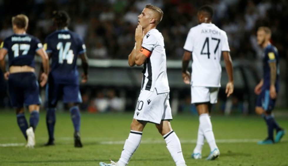 A generic square placeholder image with rounded corners in a figure.