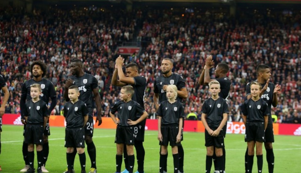 A generic square placeholder image with rounded corners in a figure.