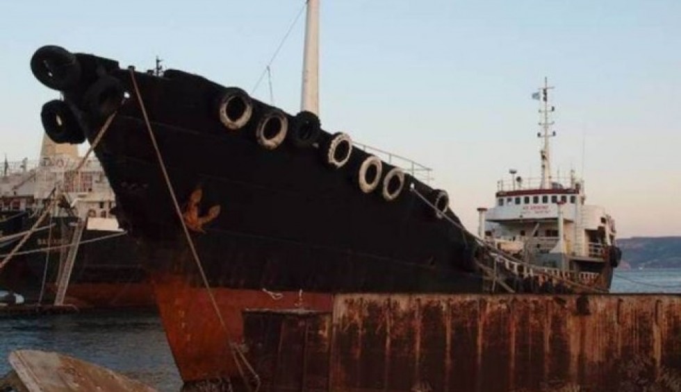 A generic square placeholder image with rounded corners in a figure.