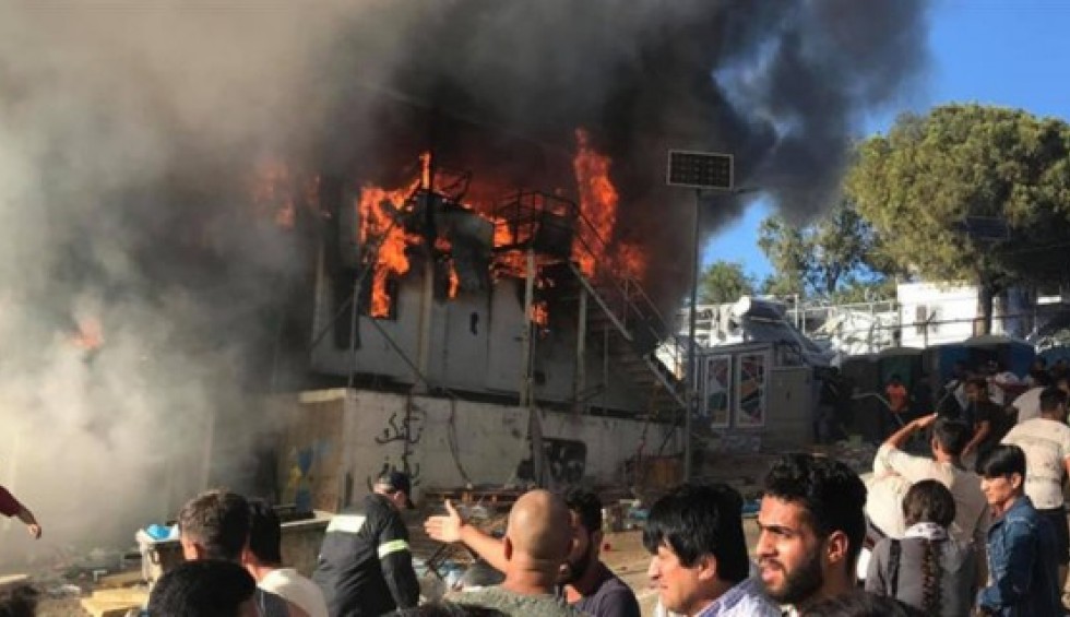 A generic square placeholder image with rounded corners in a figure.