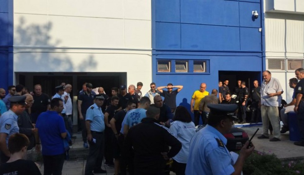 A generic square placeholder image with rounded corners in a figure.