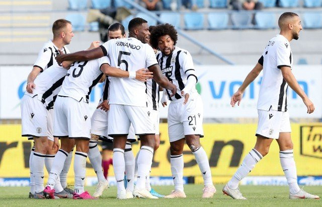 A generic square placeholder image with rounded corners in a figure.