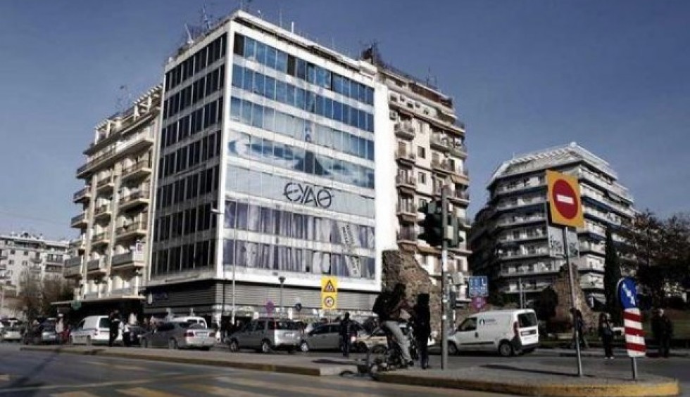 A generic square placeholder image with rounded corners in a figure.